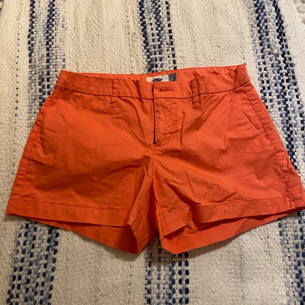 Salmon colored 3” seam Old Navy shorts